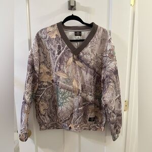 Oversized Camo V-Neck Pullover brand new with tags never worn! Guess
